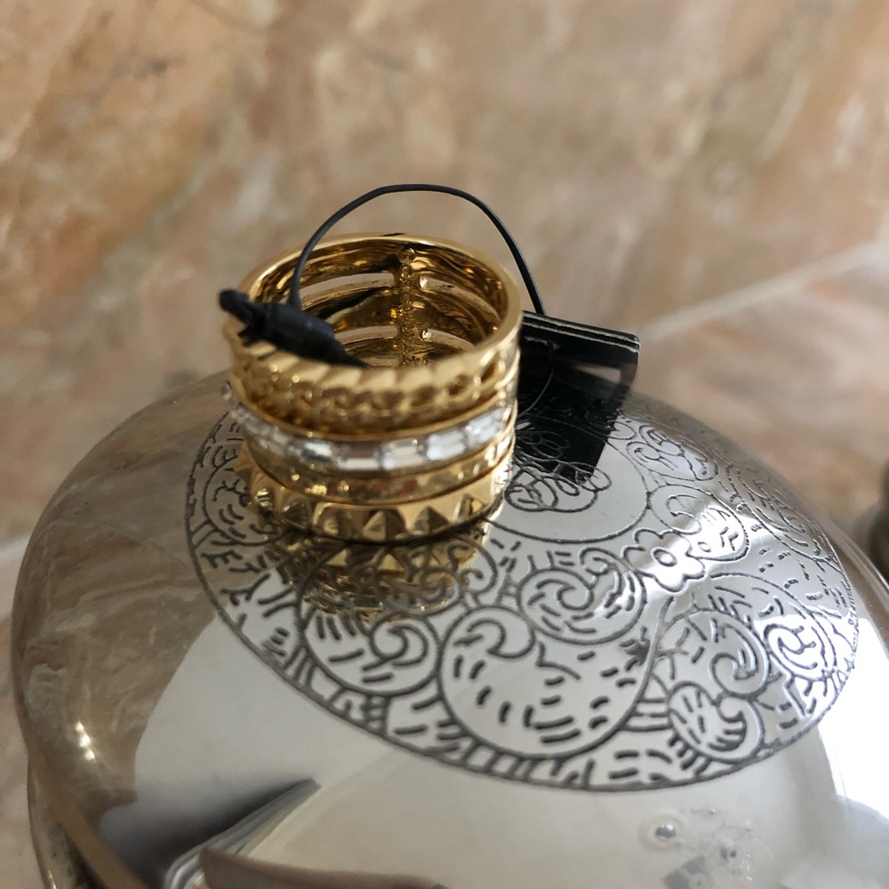 BCBG Ring